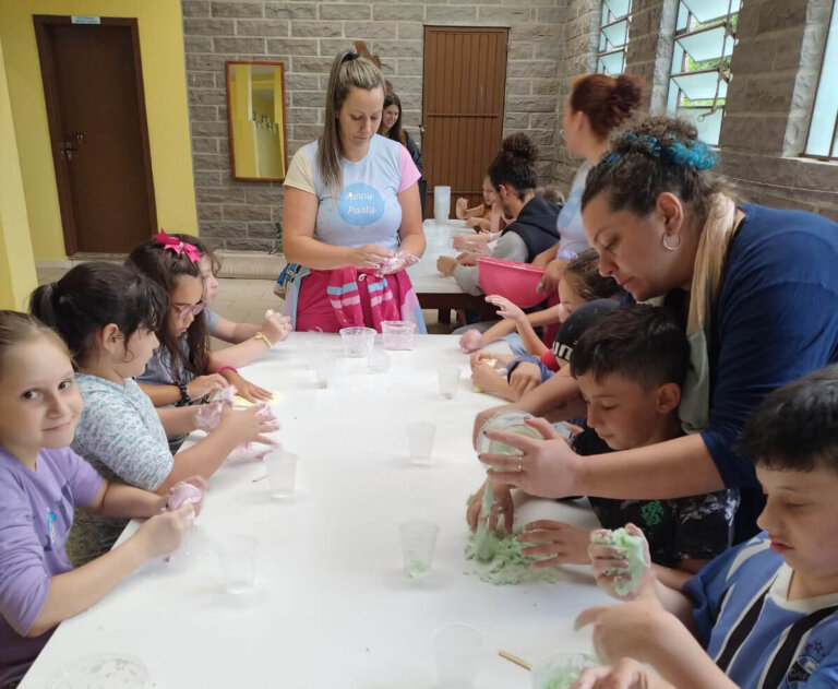 Iniciaram as aulas na Escola Giovani Mognon, em São Domingos do Sul