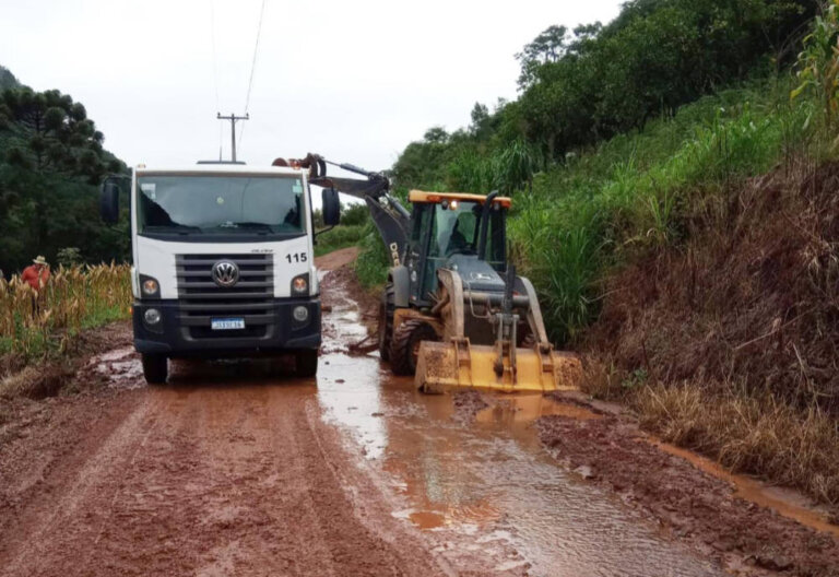 Prefeitura de Santo Antônio do Palma atua na recuperação dos estragos causados pela chuva