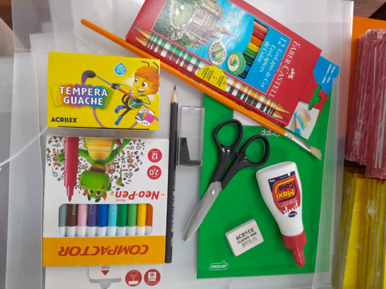 Kits de material escolar foram entregues para alunos da pré-escola em David Canabarro