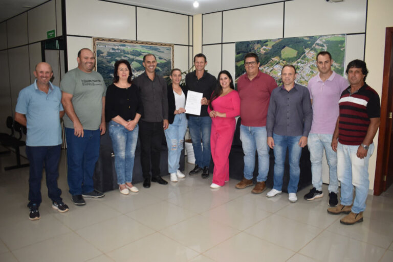 Santo Antônio do Palma recebe ofício de emenda para aquisição de pá carregadeira