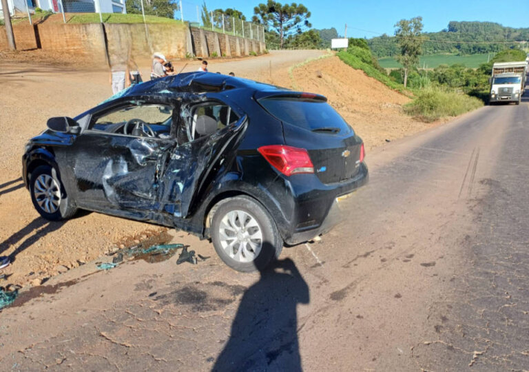 Acidente deixa três pessoas feridas em Casca