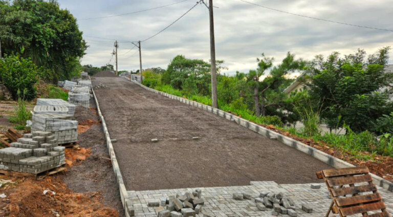 Rua na Área Verde está sendo pavimentada em Vanini