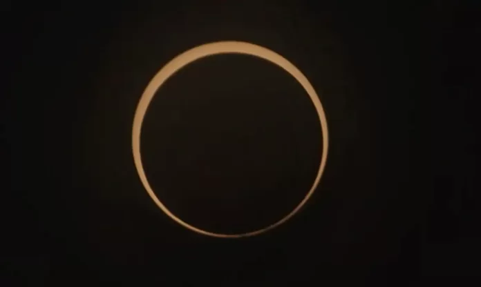Eclipse total do Sol acontece nesta segunda; saiba como ver pela internet
