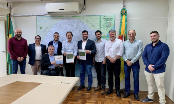Prefeituras de Casca e São Domingos do Sul entregam projeto atualizado para construção de nova ponte entre os municípios