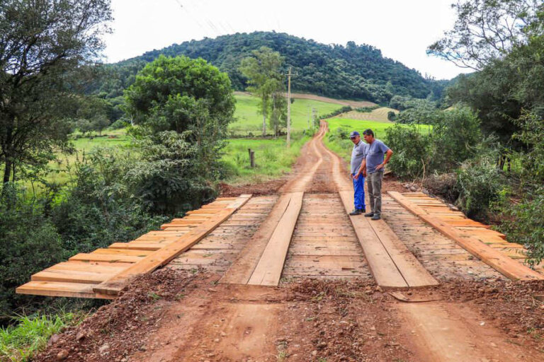 Secretaria realizou a construção de mais uma ponte no interior de Casca