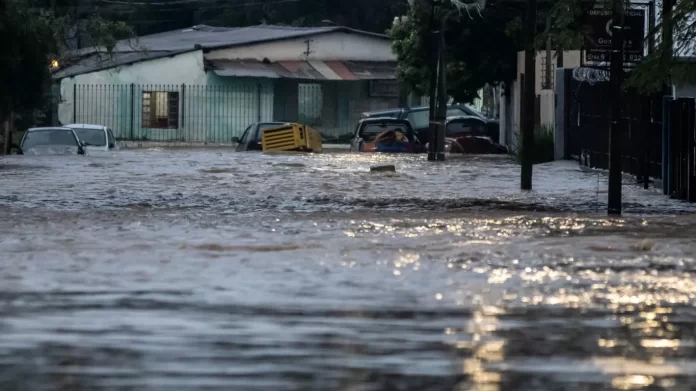 Chuva, vento, frio e Guaíba mais alto nesta sexta em Porto Alegre