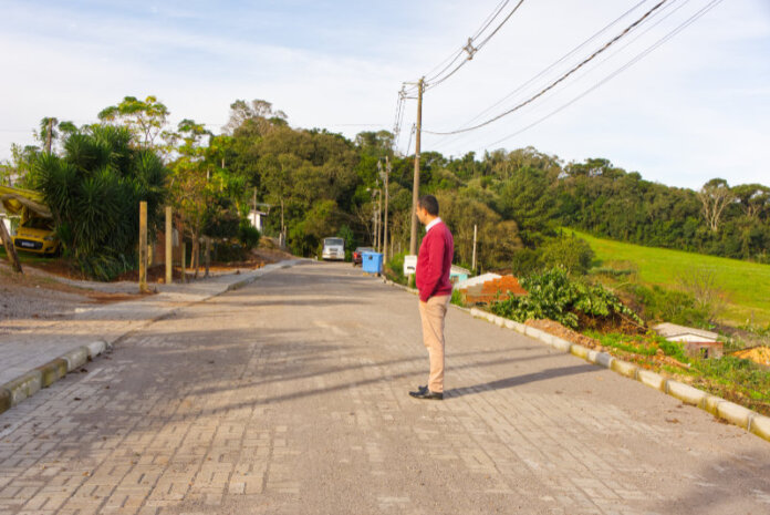 Concluído calçamento de rua na Área Verde