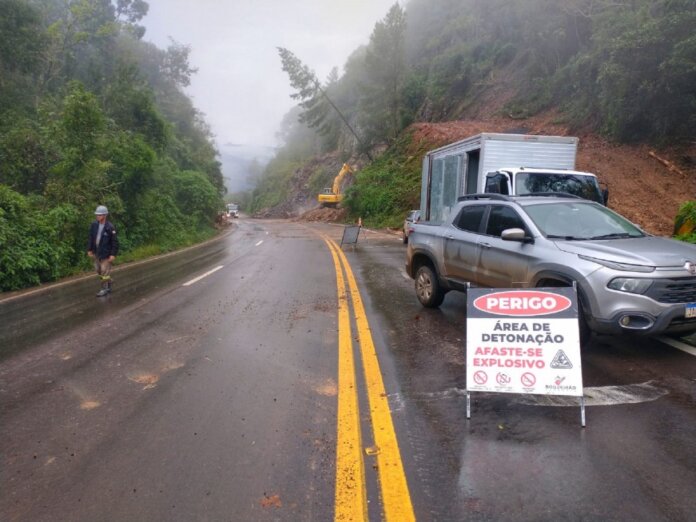 ERS-129: Detonações de rochas para obra de reconstrução continuam nesta segunda-feira