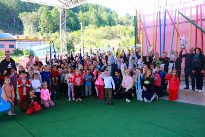 Alunos da Rede Municipal de Santo Antônio do Palma celebram o Dia do Meio Ambiente com conscientização