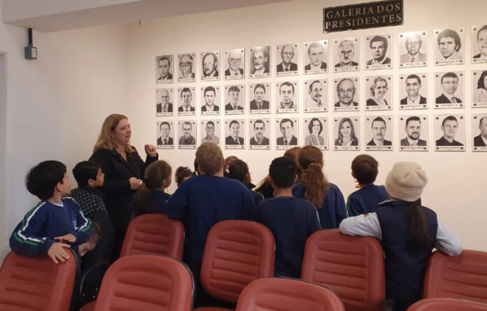 Câmara de Casca recebe visita dos alunos da Escola Cívico-Militar Ana Paula Fincatto