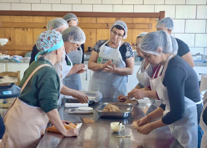 Agricultoras casquenses aprendem novas técnicas em Curso de Tortas e Docinhos Caseiros