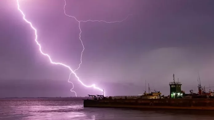 Frente fria traz mais de 230 mil raios no Rio Grande do Sul