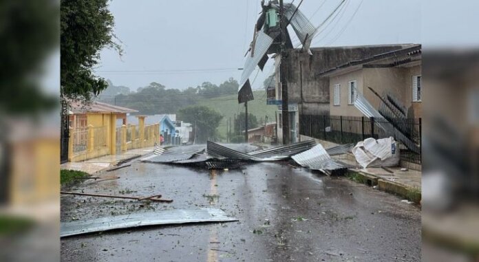 Temporais causam estragos no Sul do país e deixam milhares sem energia