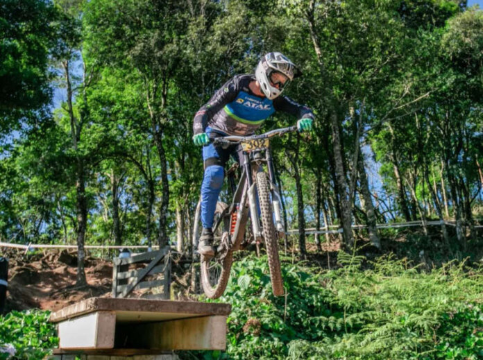 Daniel Gayeski com excelentes resultados na etapa de Carlos Barbosa do Campeonato Gaúcho de Downhill