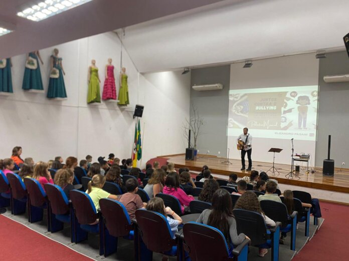 Alunos das escolas são-dominguenses participam de atividade de conscientização sobre o bullying