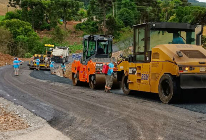 Via que liga o Distrito de Santa Terezinha à sede de Santo Antônio do Palma está sendo asfaltada