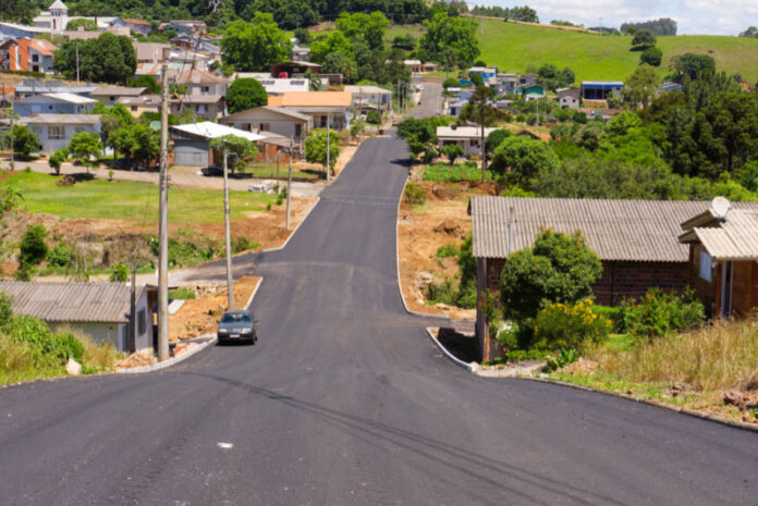 Mais um trecho da rua Senador Tarso Dutra foi asfaltado