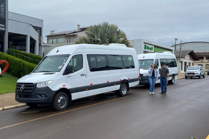 Adquiridas duas novas vans para a Secretaria de Educação de Muliterno