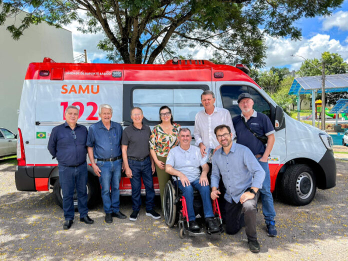 Nova ambulância foi entregue oficialmente ao município de Casca