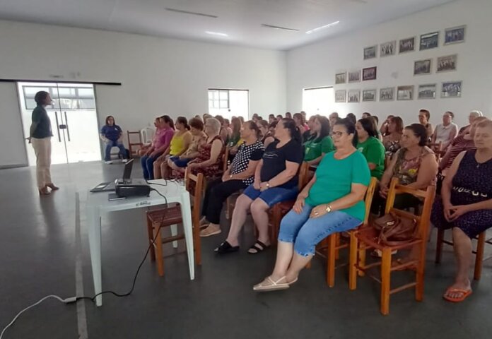 Palestra sobre saúde da mulher no campo reúne Grupo Oficina Terapêutica em Muliterno