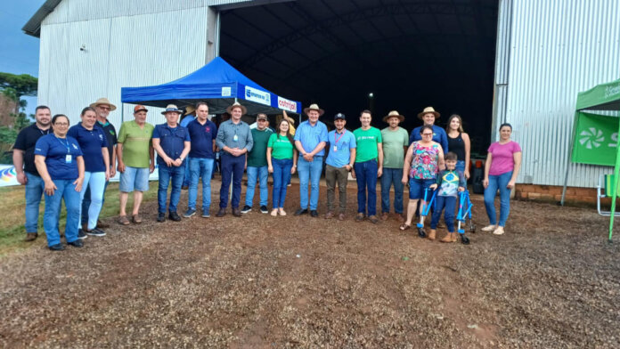 Prefeito e lideranças participam do Dia de Campo sobre manejo da soja em Muliterno