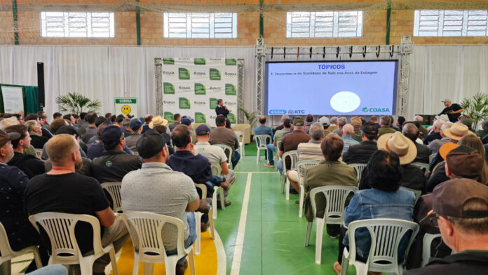 Evento Técnico da Coasa reuniu produtores para debater manejo do solo e mitigação de estresses nas lavouras
