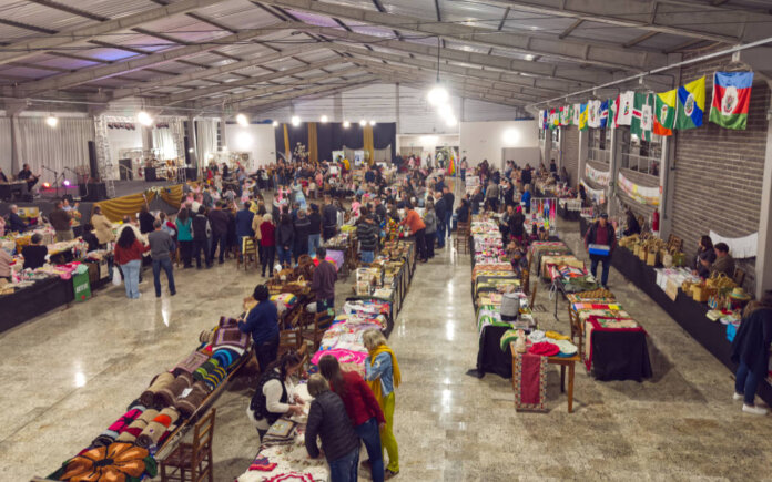 Feira do Artesanato e Ciranda Cultural encantam público em São Domingos do Sul
