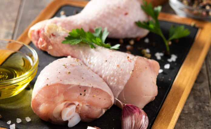 Exportações de carne de frango mantém estabilidade em abril, com crescimento no acumulado do anov