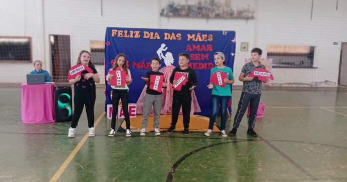 Homenagem ao Dia das Mães é realizada em Muliterno