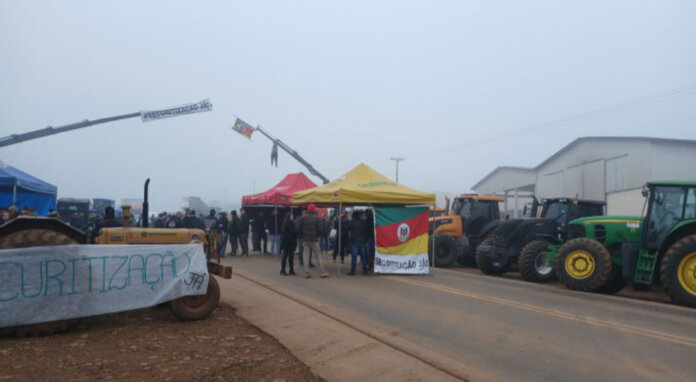 Agricultores intensificam manifestação pela securitização