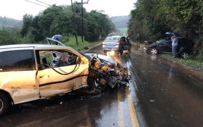 Colisão frontal é registrada na ERS-324, em Marau