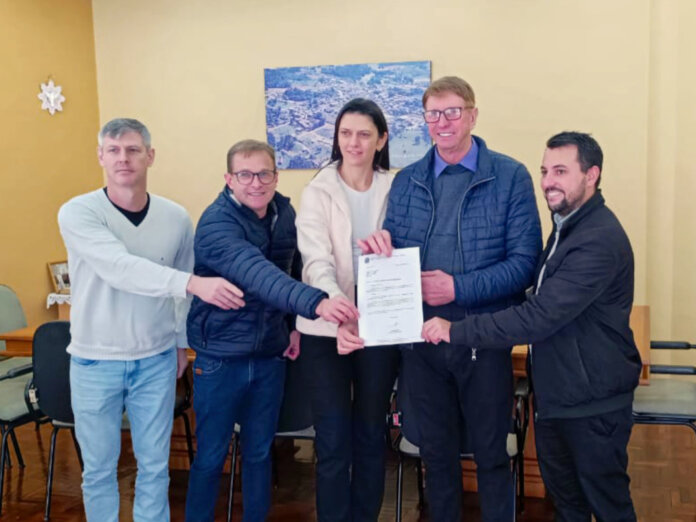 Deputado Busato destina R$ 350 mil para aquisição de uma minicarregadeira em Vanini