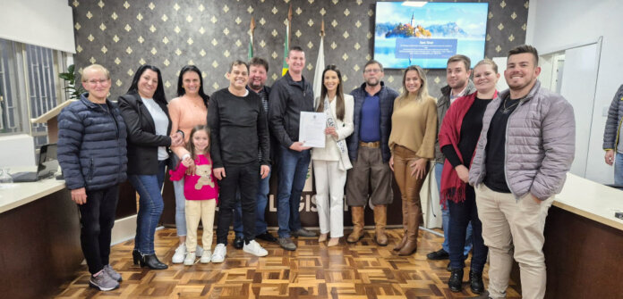 Câmara de Casca homenageia Daniela Fávero Guedini por destaque no Miss Universe RS 2026