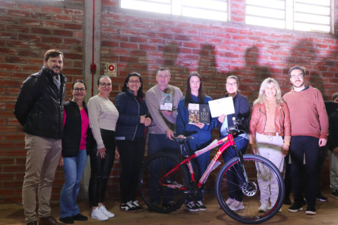 Entregue premiação do concurso do selo comemorativo dos 70 anos de Casca