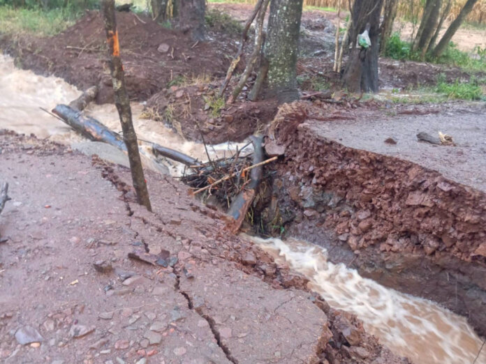 Chuvas causaram estragos em estradas do interior de David Canabarro