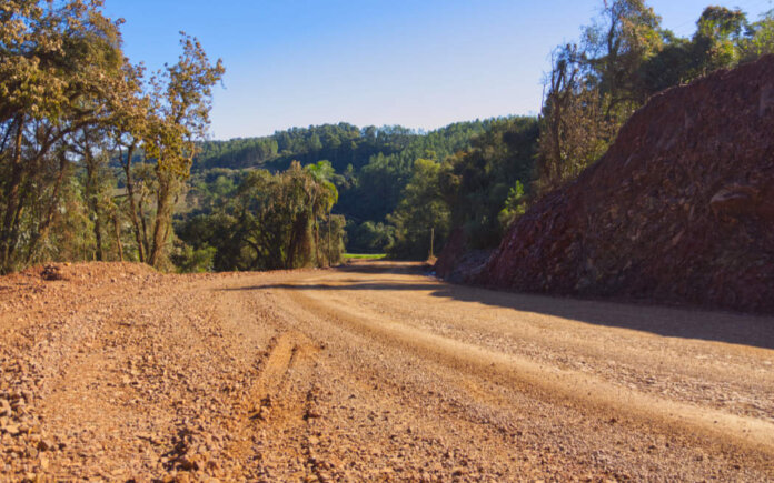 Trecho na saída para São Jorge e Muliterno está pronto para receber camada asfáltica