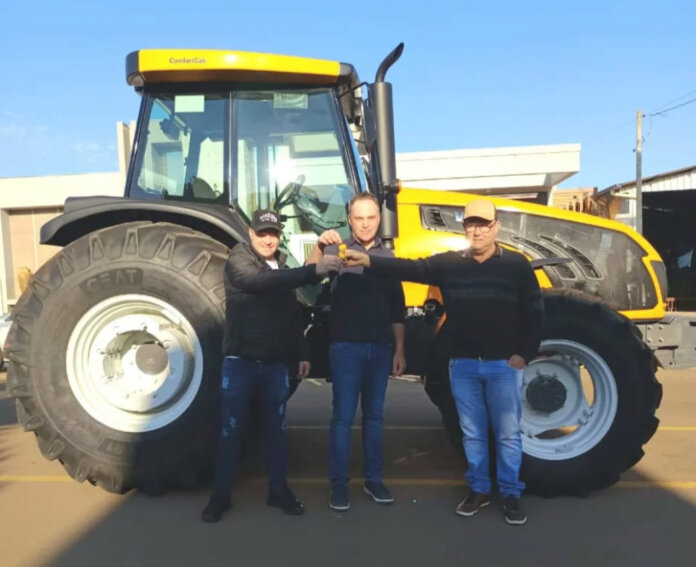 Muliterno adquire novo trator agrícola para reforçar atendimento aos produtores rurais