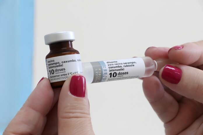 Volta às aulas após recesso de inverno acende alerta para risco de reintrodução do sarampo no Estado