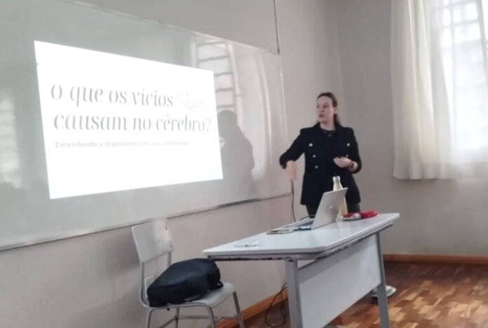 Promovida palestra sobre prevenção ao uso de álcool, tabaco e outras drogas nas escolas em Muliterno