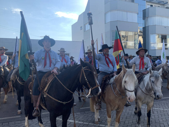 Chegada da Chama Crioula marca início das celebrações da Semana Farroupilha em Casca