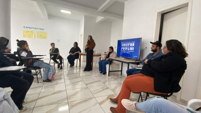 Alunos do Programa Jovem Empreendedor participam de roda de conversa com empresários em Ciríaco