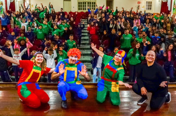 Espetáculo “Pintando Sonhos na Reconstrução do Rio Grande” foi apresentado em David Canabarro