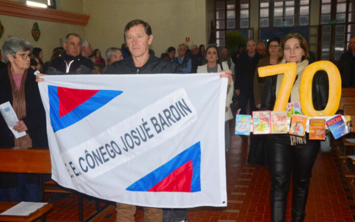 Escola Bardin celebrou 70 anos com homenagens e confraternização em Vanini