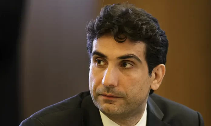 Pix deve permanecer sob gestão pública, diz Galípolo