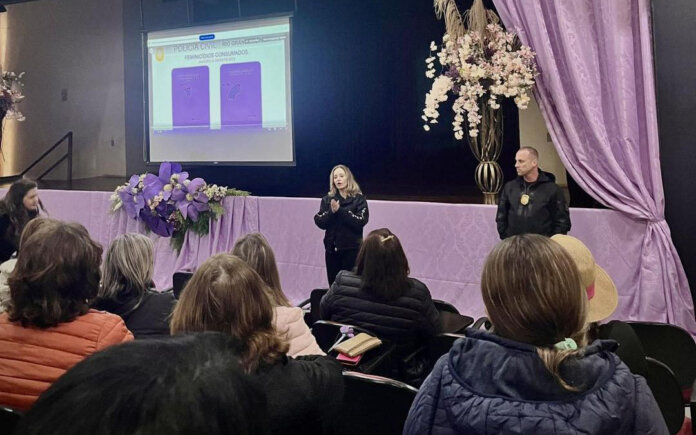 Delegacia da Mulher de Passo Fundo realizou palestras sobre o Agosto Lilás em Ciríaco e em David Canabarro