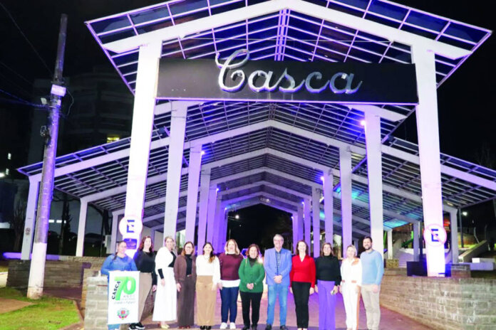 Rua Coberta de Casca ganha iluminação especial no mês de combate à violência contra as mulheres