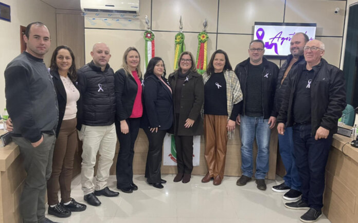 Legislativo de Santo Antônio do Palma realiza Sessão Especial do Agosto Lilás com palestra sobre combate à violência contra a mulher