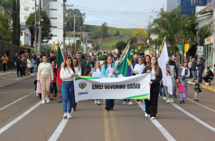 Desfile Cívico reuniu grande público em Casca