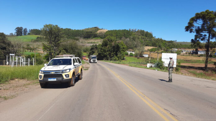 Trechos da ERS-324 e ERS-129 recebem operação tapa-buracos