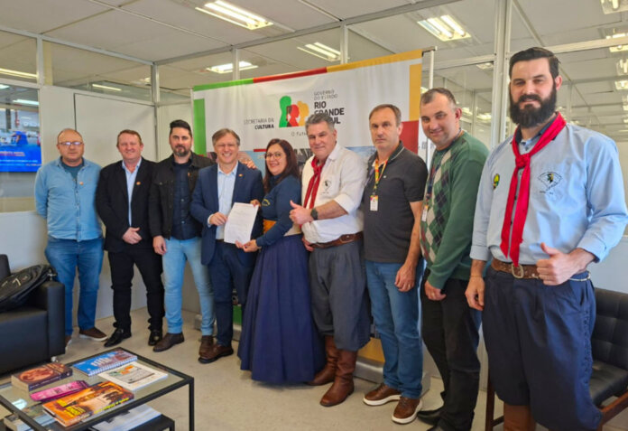 Comitiva de Ciríaco busca de recursos para reconstrução da cozinha do CTG e outros investimentos